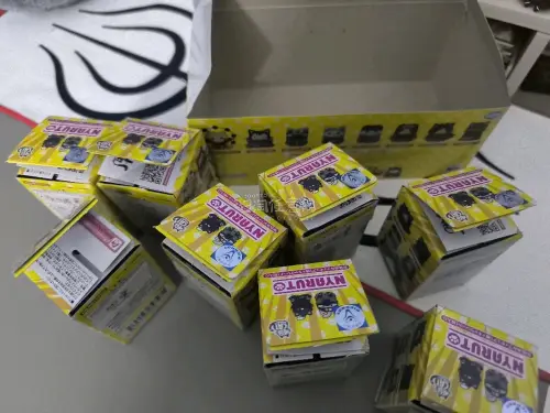 商品包装完好无损，整盒谷子品相很棒，小配件细节精致没有瑕疵。转运打包严实，运输过程没有磕碰损坏，到手状态很满意，购物整体流程顺畅，体验很不错。