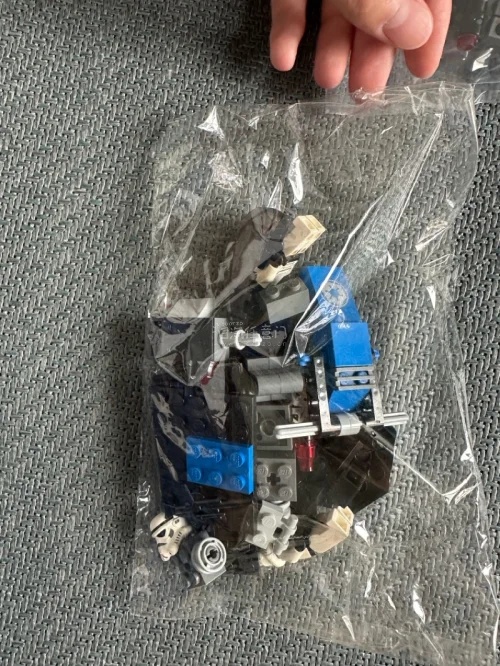 作为乐高老玩家，在任意门淘二手乐高快两年了，每次体验都稳。平台上日本本地的个人卖家很多，能挖到不少国内难寻的老款套装，成色标注都很实在，几乎没遇到过货不对板的情况。合单打包特别用心，客服有问必答，物流进度随时能查，海淘乐高的安全感全是它给的。