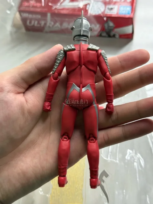 这次淘到了一个二手的赛文奥特曼，成色非常好，对比国内价格也有优势，不愧是任意门，总能让人低价淘到好东西