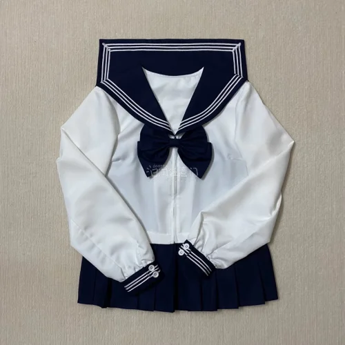 挖煤姬买的bodyline水手服，发货很快呀，客服回复的也很快，有很多快递可以选择，还可以用积分抵扣运费，每天都送优惠劵，还有入库前拍照服务，非常喜欢！