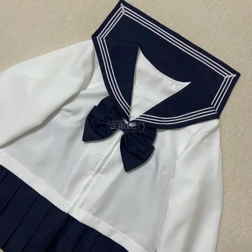 挖煤姬买的bodyline水手服，发货很快呀，客服回复的也很快，有很多快递可以选择，还可以用积分抵扣运费，每天都送优惠劵，还有入库前拍照服务，非常喜欢！