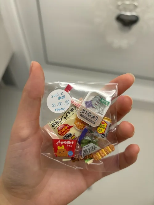 七月吃谷开箱来啦✨
在挖煤姬蹲到一批梦情周边，微缩玩具和米菲积木全部顺利到手。
app全中文界面操作简单，检索我想要的玩具十分便捷，任何商品都能轻松挖到好价，微信支付宝直接付款，对日淘新手格外友好。
快递纸盒很牢固，打包裹满气泡膜，所有商品都完好无损。
物流稳定时效...