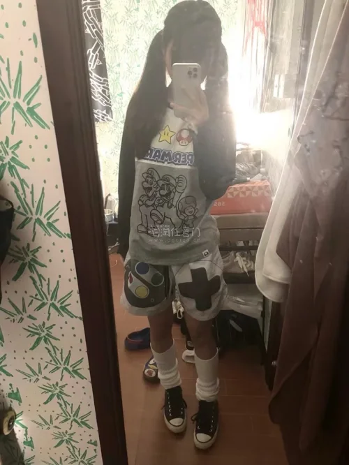 买到了心心念念的任天堂游戏机短裤，真的特别萌，平时穿也很舒服百搭！ems从发货到收到件也就四五天时间，真的很好。
推荐推荐