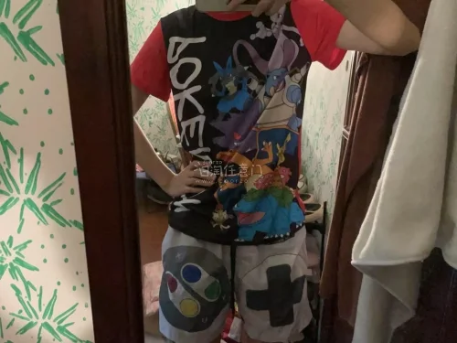 买到了心心念念的任天堂游戏机短裤，真的特别萌，平时穿也很舒服百搭！ems从发货到收到件也就四五天时间，真的很好。
推荐推荐
