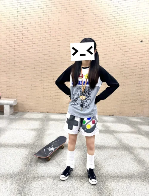 买到了心心念念的任天堂游戏机短裤，真的特别萌，平时穿也很舒服百搭！ems从发货到收到件也就四五天时间，真的很好。
推荐推荐