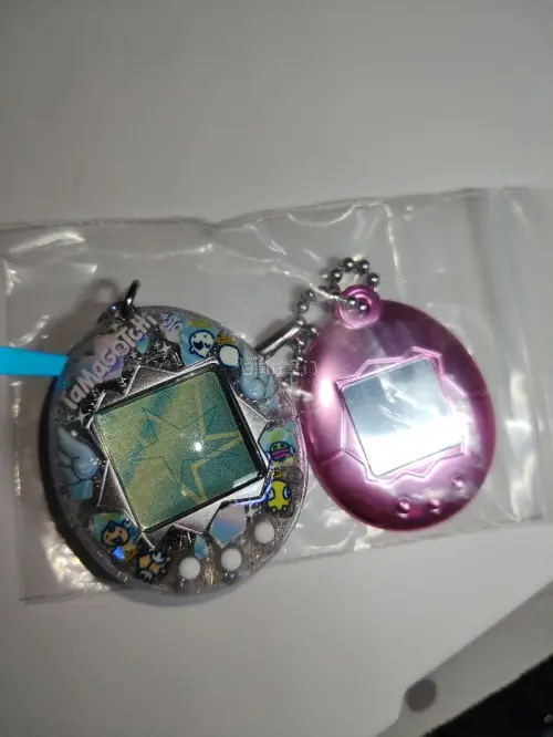 终于顺利收到海淘的拓麻歌子，实物成色和卖家描述基本一致，品相很不错。整个转运流程顺畅，包装防护到位，机器功能正常。复古掌上养成机颜值很高，怀旧感拉满，一次很满意的购物体验！