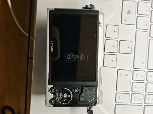 这次买了一台奥林巴斯的小长焦 型号是sh3 他有24倍的光学变焦 可以轻松拍到月亮 外观特别复古 很适合带出门 这次物流也是一如既往的快 包装也很好 会继续购买
