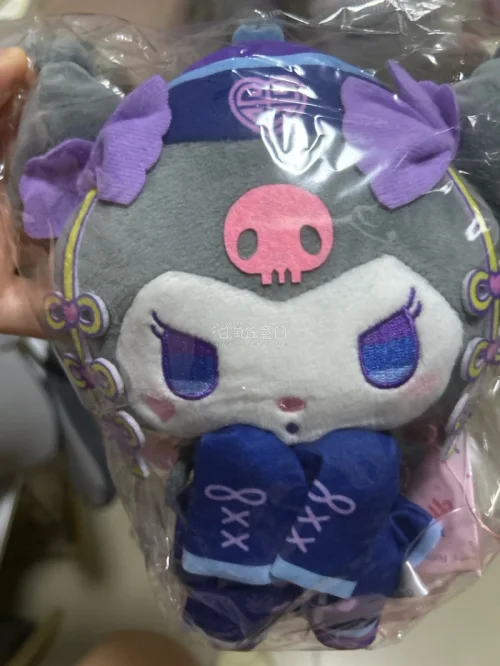 这一只中古僵尸库洛米挂件超级可爱，下单前没仔细看，下后才发现发不了竹蜻蜓物流，所以单独走的其他邮政，第一次走邮政感觉我很顺利也还挺快的，没被税耶