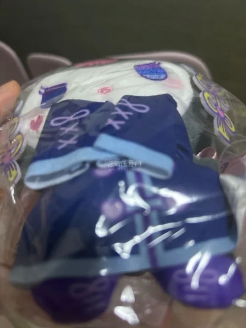 这一只中古僵尸库洛米挂件超级可爱，下单前没仔细看，下后才发现发不了竹蜻蜓物流，所以单独走的其他邮政，第一次走邮政感觉我很顺利也还挺快的，没被税耶