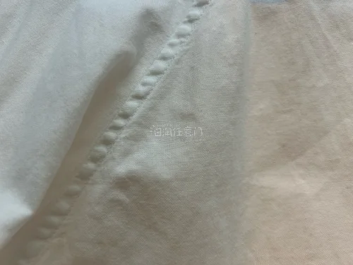 这是一件非常可爱的衬衫，来自于挖煤姬挖煤姬是一家海淘多年的非常满意的购物，物流路线也非常多，这次选择的航空路线速度非常的快