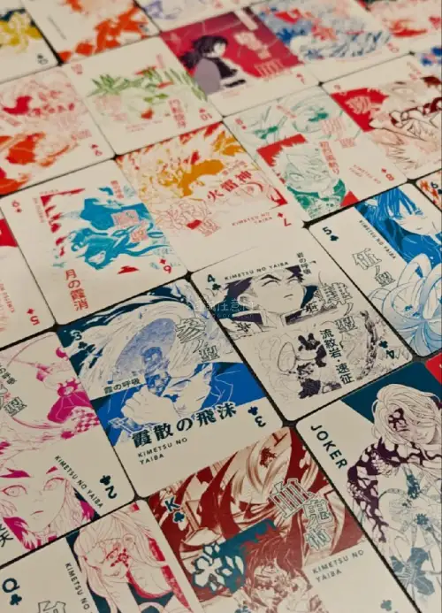 在挖煤姬蹲到心仪的鬼灭原画展扑克牌，漂洋过海安全到手！每张都是漫画原稿名场面，质感绝佳。打包严实完好无损，等待虽久，开箱瞬间一切都值得