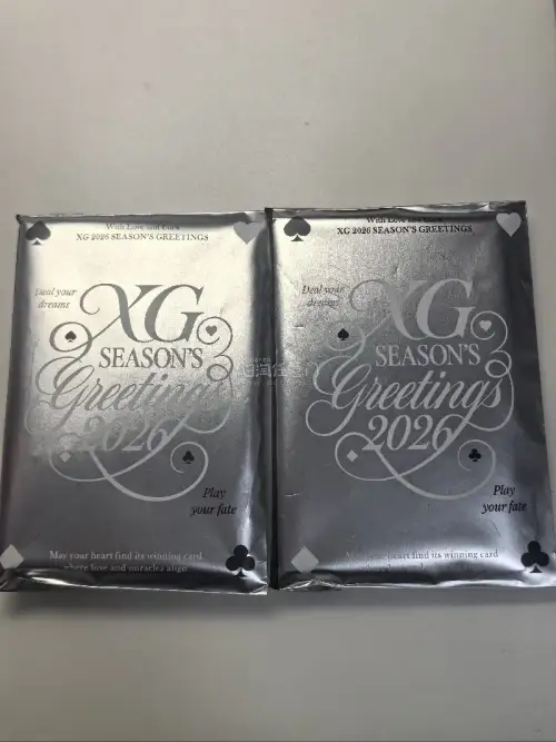 对于一个追星妹而言，挖煤姬真的太懂事了。XG女团二巡场周的人形立牌和吧唧set随便切，重量轻巧邮费感人，竹蜻蜓更是丝滑到家，包装严严实实，拆原包装时连立牌底座的保护膜都给你留着，完全不用担心划痕或者压角，美美收获一排帅气小立牌～暑期也要继续给XG女孩们上供钱包呀！