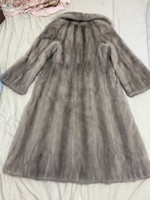 第一次在挖煤机购买东西，体验感很不错，衣服也很满意，总体流程比较快，商品包装也比较好，物流也比较快，总体对商品很满意推荐。