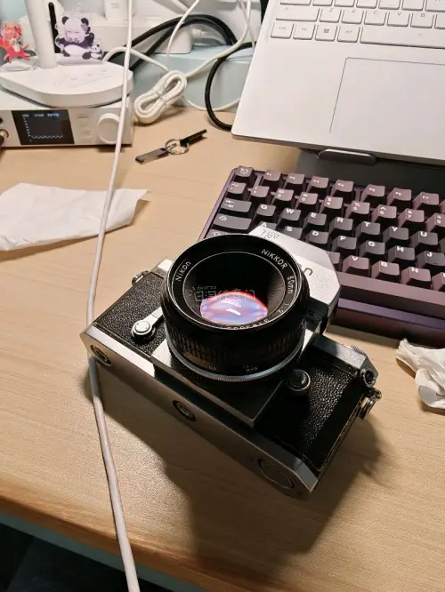 选的ems，比我想象的要快，因为是相机选了包装加强，到手包装非常完备，机器很不错，拍卖到的尼康大f，总算拿到梦中情机了