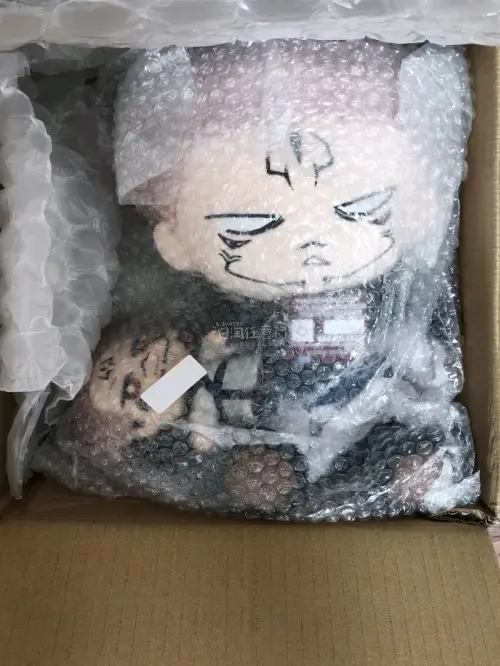 这次买了2个两面宿傩的娃娃，选择竹蜻蜓路线运回，价格非常的友好，今天拆开包裹一看，打包的很严实很令人安心，玩偶也非常可爱啊?
很想让人亲一口?抱在怀里小小一只?
总结下来，这次的购物体验很棒，挖煤姬提供了一个很好的日本购物平台，让我能进行便捷的海外购物，买到心仪的商...