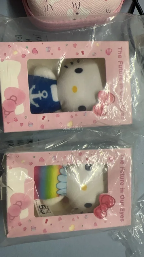 非常非常惊喜收到了一对，价格很给力算下来比市价便宜很多。还购入了一个很可爱的冬日布丁狗，也算捡漏了，会多多支持挖煤机的！