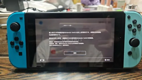 这次切的是一套限定switch续航版
走的ems海运
发出到收到手20天左右
卖家很清晰的描述了机器的瑕疵所在
收到手，外包装和机器都包裹的很严实
很好的一次体验
机子状态特别好