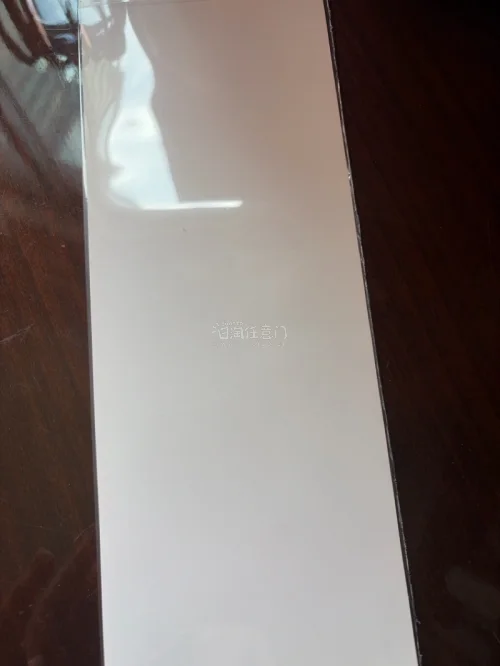 第二次在挖煤姬切银时A店特典，整体体验非常满意！平台操作简单，自带翻译，下单流程清晰。这次选择EMS线路，物流时效很稳定，全程物流信息可追踪，清关顺利，等待时间比预想短很多。仓库打包十分细心，纸片类商品额外加固硬纸板防护，有效避免弯折，收到的银时特典品相完好，没有磨...