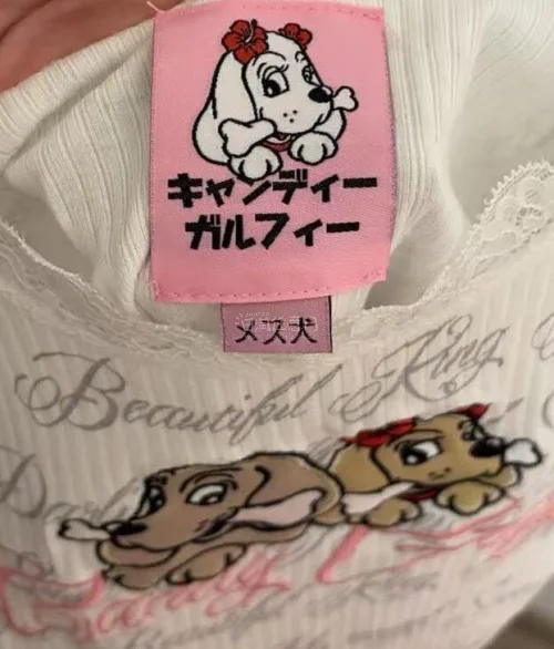 超好价正品！网购这件衣服超出预期，料子摸起来细腻舒服，上身版型很衬气质，尺码标准。包装严实，物流速度快，细节做工到位，没有色差，一次愉快的购物体验。