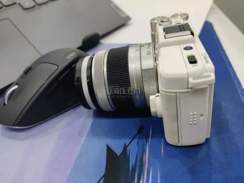 包装很牢固，东西很完整，感谢这个app。这是我第一次用这个软件购买相机，价格非常划算，物流也很快。期间遇到了问题，客服也很耐心的给解决了，特别感谢工作人员。
