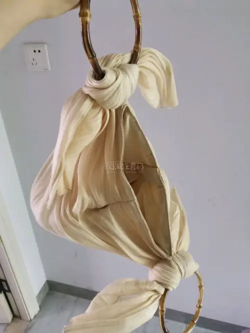 这是第四次在挖煤姬海淘好物了。非常喜欢 全新的一款包包  很划算。使用了积分兑换运费就花费了五块钱。非常划算。物流也非常的快