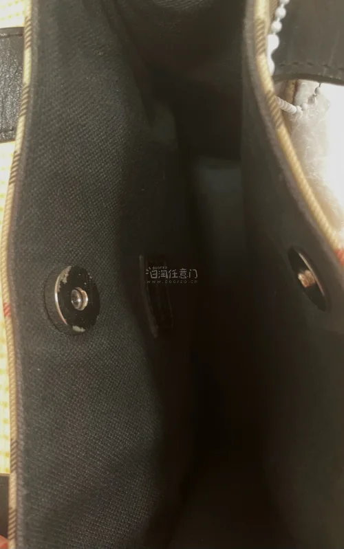 购物挺顺利的，收到货包装挺好的，实物和卖家拍的基本差不多，没有太大的瑕疵，整体很满意，顺利的海淘体验。