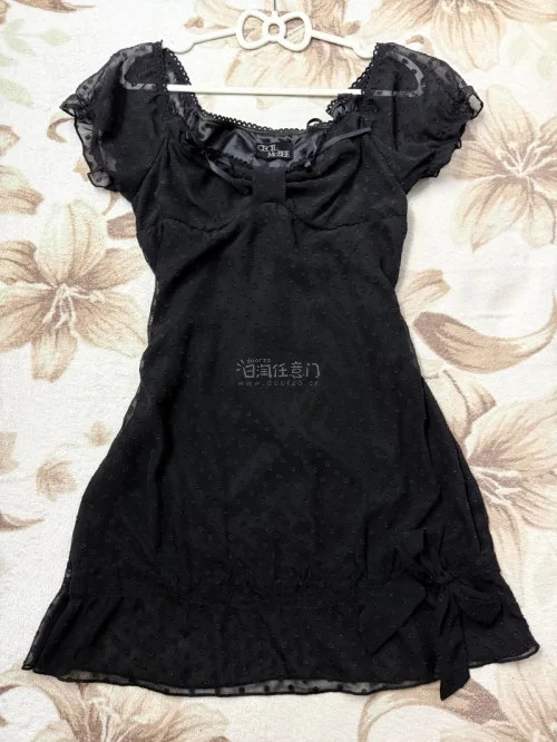 本次入手的古着日系单品款式精致复古，axes、CECIL McBEE的古着服饰成色很不错，设计充满平成辣妹风格。商品实拍还原度高，物流顺畅，淘到心仪的日系古着十分满意，后续还会继续关注店铺各类古着好物。