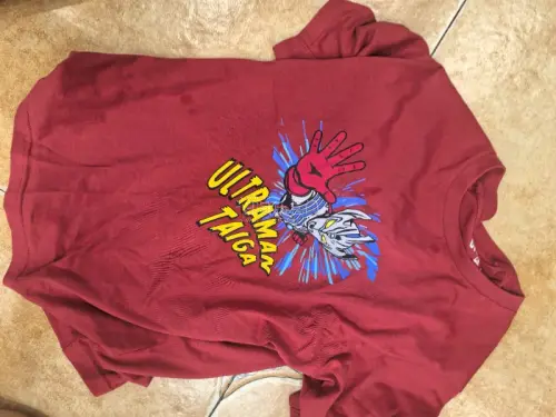奥特曼T恤孩子超喜欢！纯棉面料柔软亲肤，图案印刷清晰不掉色。尺码标准，做工精细，下水洗了也不变形。价格实惠，性价比高，准备再回购几件！