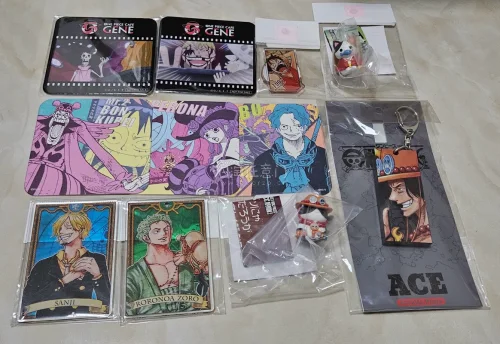 这次分享的是切的海贼王的谷子。数据卡和小喵是中古店切的，品相很好很满意。这次走的是EMS路线，合单审核很快，发货运输清关也很快，只要几天就到国内了。很满意的一次切煤。