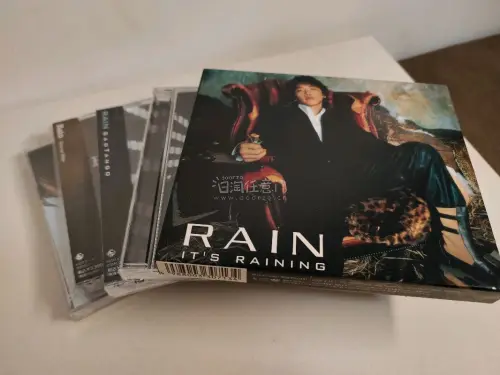 这次用挖煤姬淘到了很多RAIN的早期专辑，特别惊喜的是淘到了几张全新未拆的专辑，其中有首专首版！入坑知名度大发行量大的老辈子是多么的幸福啊，多年后都可以找到很多专辑。
不得不说用挖煤姬日淘非常好用，站点全面，操作简单，省心省力，这次运输走的Air Packet线路，...