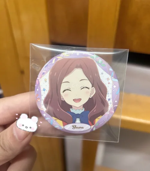 这次在挖煤姬切到的是偶像活动的last赏和卡册，三丽鸥毛绒挂件和樱兰高校男公关部拍立得小卡。从入库到国内收货全程透明，APP能实时查进度超安心。箱子坚固不易破损，收到的物品没有损伤。接下来教大家该怎么在挖煤姬购买到心仪的商品。