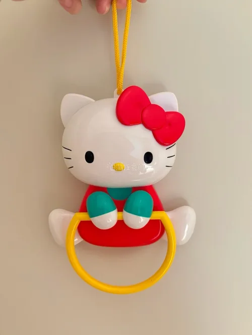 期待已久的Hello Kitty中古毛巾挂安全送达！经典昭和造型颜值超高，成色很不错，细节完整。卖家包装用心，挖煤姬代拍、运输都很顺利。终于收集到心仪藏品，是一次非常愉快的海淘体验，强烈推荐！