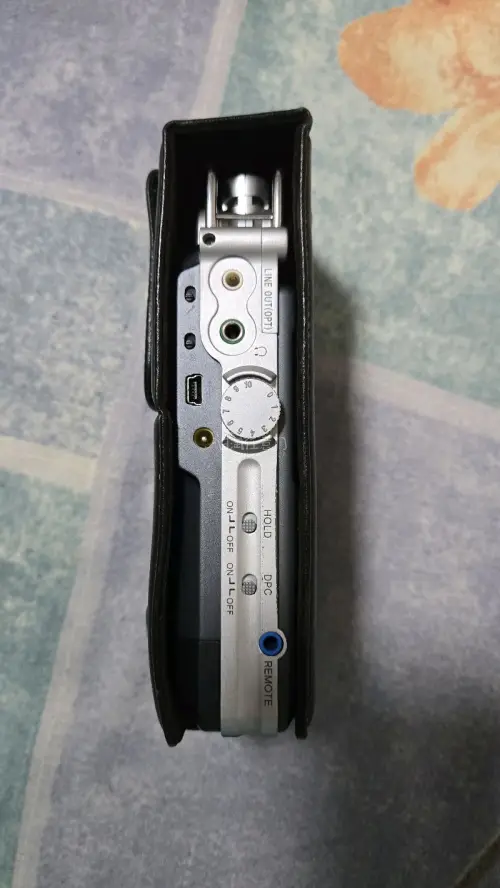 这次海淘了索尼的pcm-d50录音笔，到手后也发现了成色很不错几乎没有划痕按键这些也十分灵敏，运输回来包装也十分完好，使用了下也是没有任何通病和问题，是一次很不错的海淘