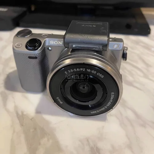 橙色还不错的sonynex5 挖煤姬真的捡漏神器，国内溢价很高的日系复古卡片机，海淘轻轻松松蹲到成色完好机子。 走日本邮政邮寄全程物流可追踪，清关顺畅省心，五台相机合单打包转运超省事，运费活动力度大，性价比拉满，客服响应及时