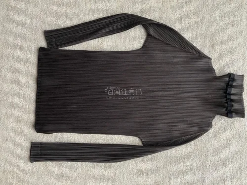 这一单都绝了呀，趁着前段时间汇率好下单了几件衣服和鞋子，收到成色款式都超好！每件都在我的心巴上，我会好好用他们的！