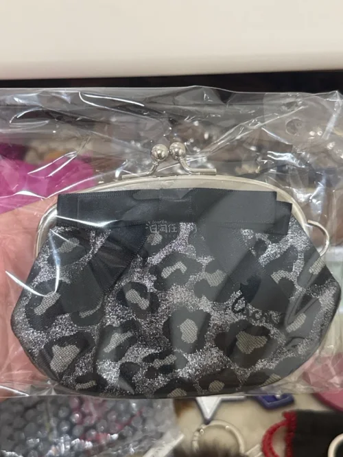 多次用挖煤姬淘Coach中古包，这次买的都是一些coach小物！体验感拉满。平台成色标注详细，瑕疵都会提前说明，实物和图片基本无差别，不用担心货不对板。代拍效率高，竞价稳定不容易跑单，汇率透明，手续费标注清晰。仓库打包特别严实，包包单独套防尘袋加硬纸箱，长途运输不变...
