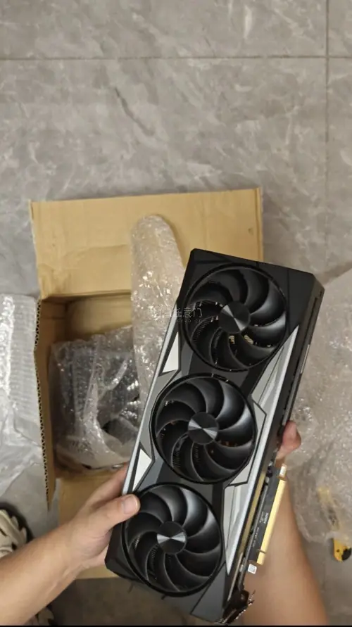 这商品运行稳定，使用至今没修过。压力测试表现优良，电脑太给力了轻松应对，可以让我畅快玩游戏办公也高效顺利，会向亲友推荐。