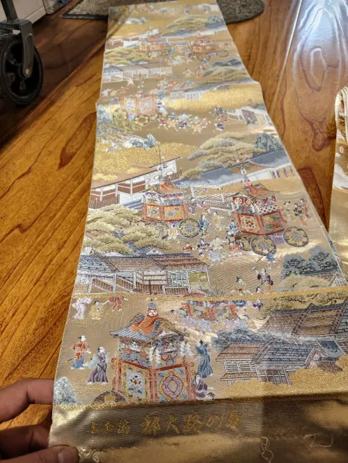 美美的袋带已经收到，每件都非常完美，物流速度也是非常快的，非常满意，质量很好，做工精细，非常值得推荐大家！