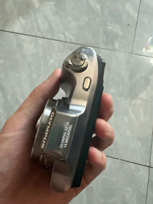 这台奥林巴斯小长焦也是很好了，变焦很快，按键很灵敏，屏幕也很好，非常值得购买，下次有机会的话还会在这个平台上继续买很多东西，值得值得点赞