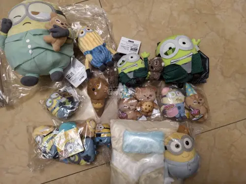 这次用挖煤姬海淘小黄人毛绒体验特别棒，挑选的多款世嘉景品品相都很完好，吊牌齐全没有污渍瑕疵。下单操作简单，打包很细心，分件包裹防护到位，走竹蜻蜓线路物流时效稳定，清关顺畅速度比预想快，海淘日淘玩偶省心又靠谱，后续还会继续下单。