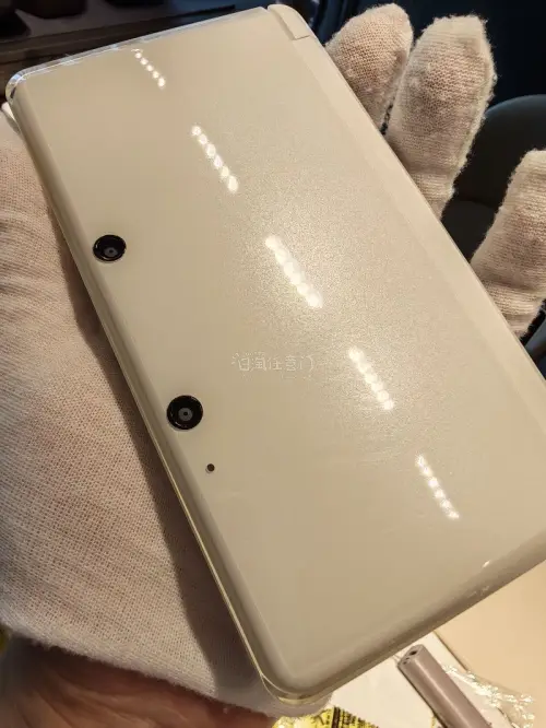 780入手老小三，使用痕迹少，摇杆按键很干净，A面有少量磨损，屏幕无发黄，美中不足胶垫老化严重，接近融化必须更换