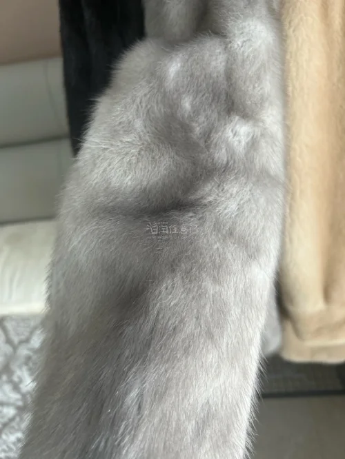 任意门海淘的宝石蓝中古貂