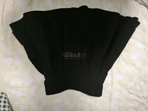 这次在挖煤姬入手了这条日牌黑色制服半裙，品相很不错，实物实拍干净整齐，内里标签完整清晰。面料挺括有型，版型正统耐看，做工扎实。物流打包稳妥，到手没有磕碰污渍，整体购物体验舒心，很满意这次淘到的中古制服裙，日常搭配衬衫特别合适。