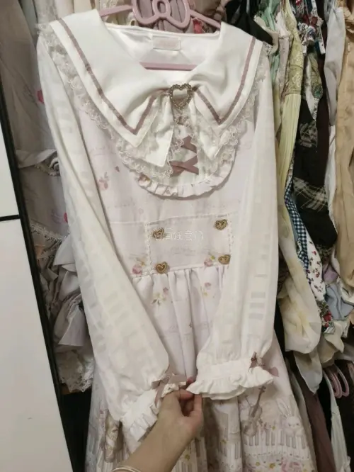 实物超级无敌可爱，而且好香的衣服啊꒰˶>ᗜ<˶꒱​
其实没什么瑕疵我感觉，而且还有手写信՞˶•⩊•˶՞
快递还是很快的，而且体验超级好啊