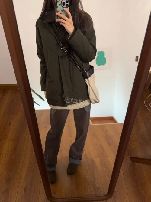 我期待的秋天终于要来了！陆续开始买秋天的衣服了，这次买了好几个包包和外套！非常非常喜欢，期待秋天穿出门～