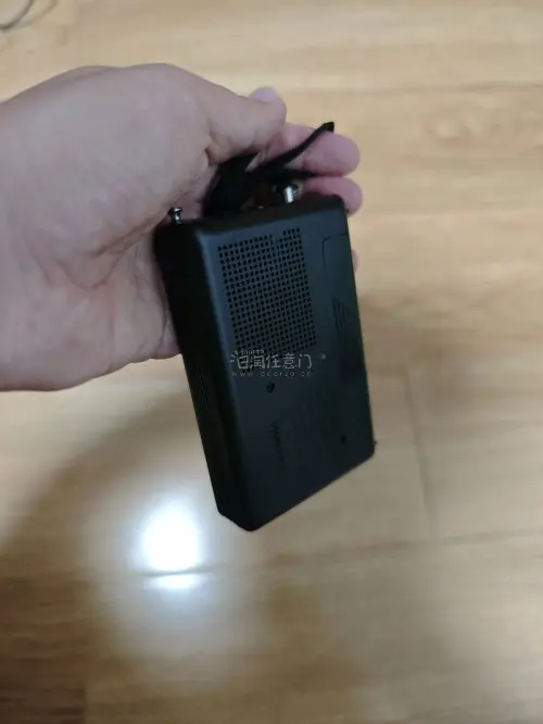 挖煤姬切煤的收音机到货了，刚好1个月多点，收到就开始摆弄，状态良好，这种老机器就怕拆修，这个经鉴定为原装无拆修，不说了我去听机了。