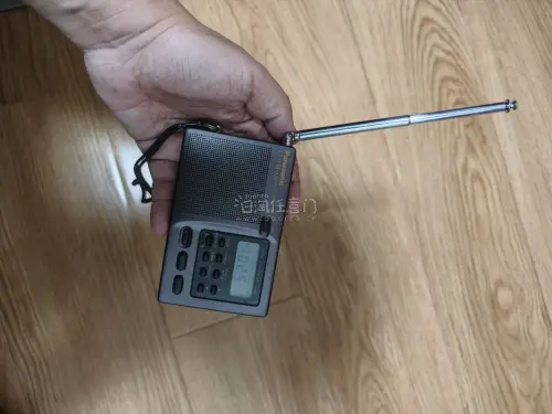 挖煤姬切煤的收音机到货了，刚好1个月多点，收到就开始摆弄，状态良好，这种老机器就怕拆修，这个经鉴定为原装无拆修，不说了我去听机了。