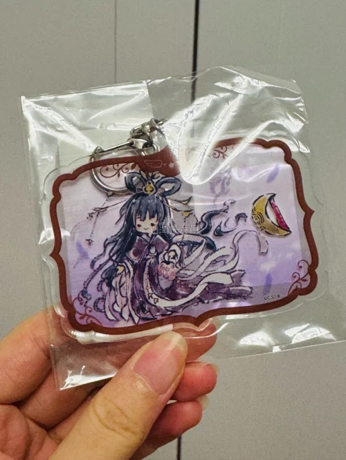 第一次用ems邮寄，速度真的非常快，包装还是一如既让的很结实牢固了
之前一直是用小航空和竹蜻蜓邮寄，第一次用ems没想到也这么好，支持挖煤机嘿嘿
这个知世挂件超级可爱诶，魔法骑士的扑克牌超级新，明信片和绅士同盟质量也绝好，这波非常开心