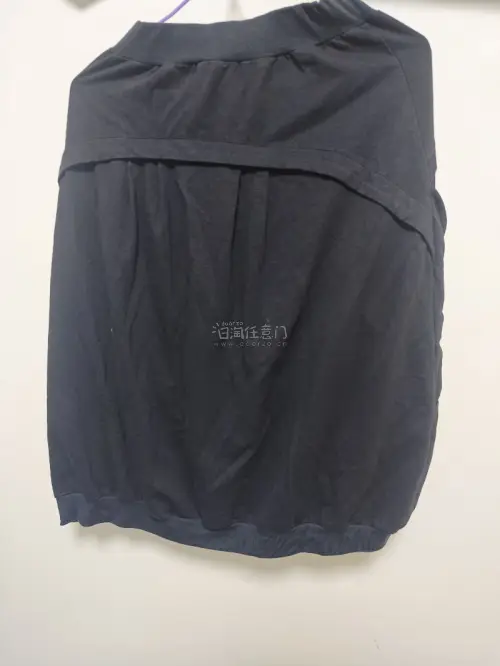 这次在挖煤姬买了好几件衣服，每件都是精挑细选的，都非常好看，每件风格都很独特，可以尝试尝试不同的风格，料子也很好，没有什么大瑕疵，挖煤姬很给力哦，衣服穿上舒服百搭，很特别，我很喜欢，物流也很快哦，好评好评！！！