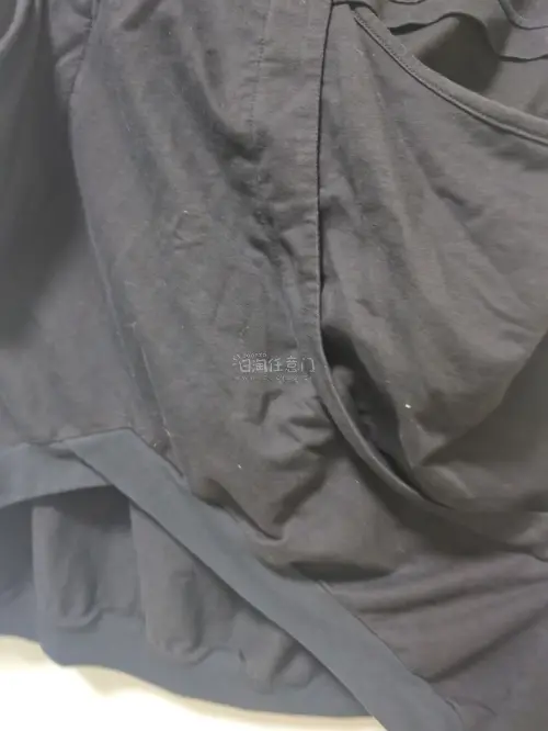 这次在挖煤姬买了好几件衣服，每件都是精挑细选的，都非常好看，每件风格都很独特，可以尝试尝试不同的风格，料子也很好，没有什么大瑕疵，挖煤姬很给力哦，衣服穿上舒服百搭，很特别，我很喜欢，物流也很快哦，好评好评！！！